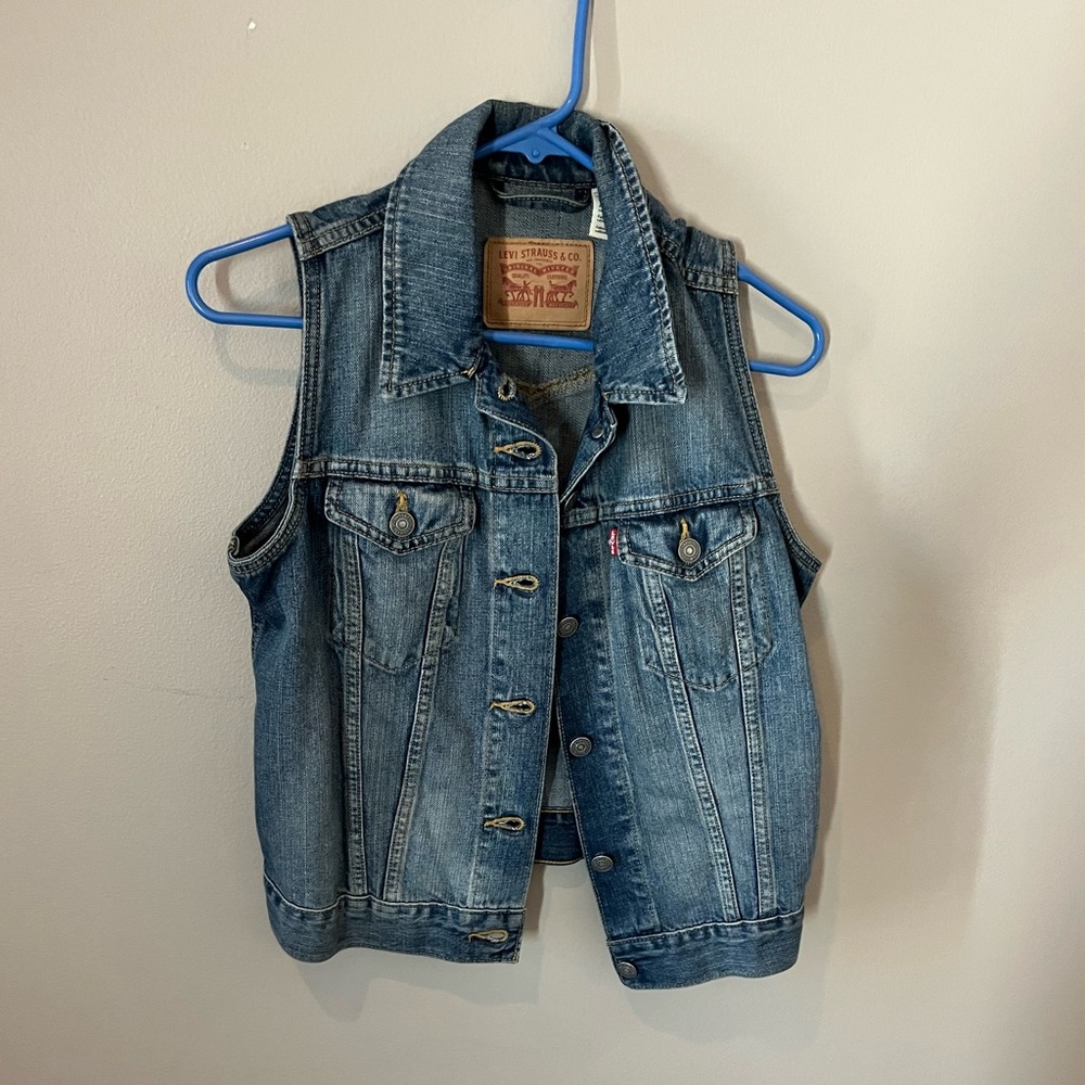 Levi’s denim vest